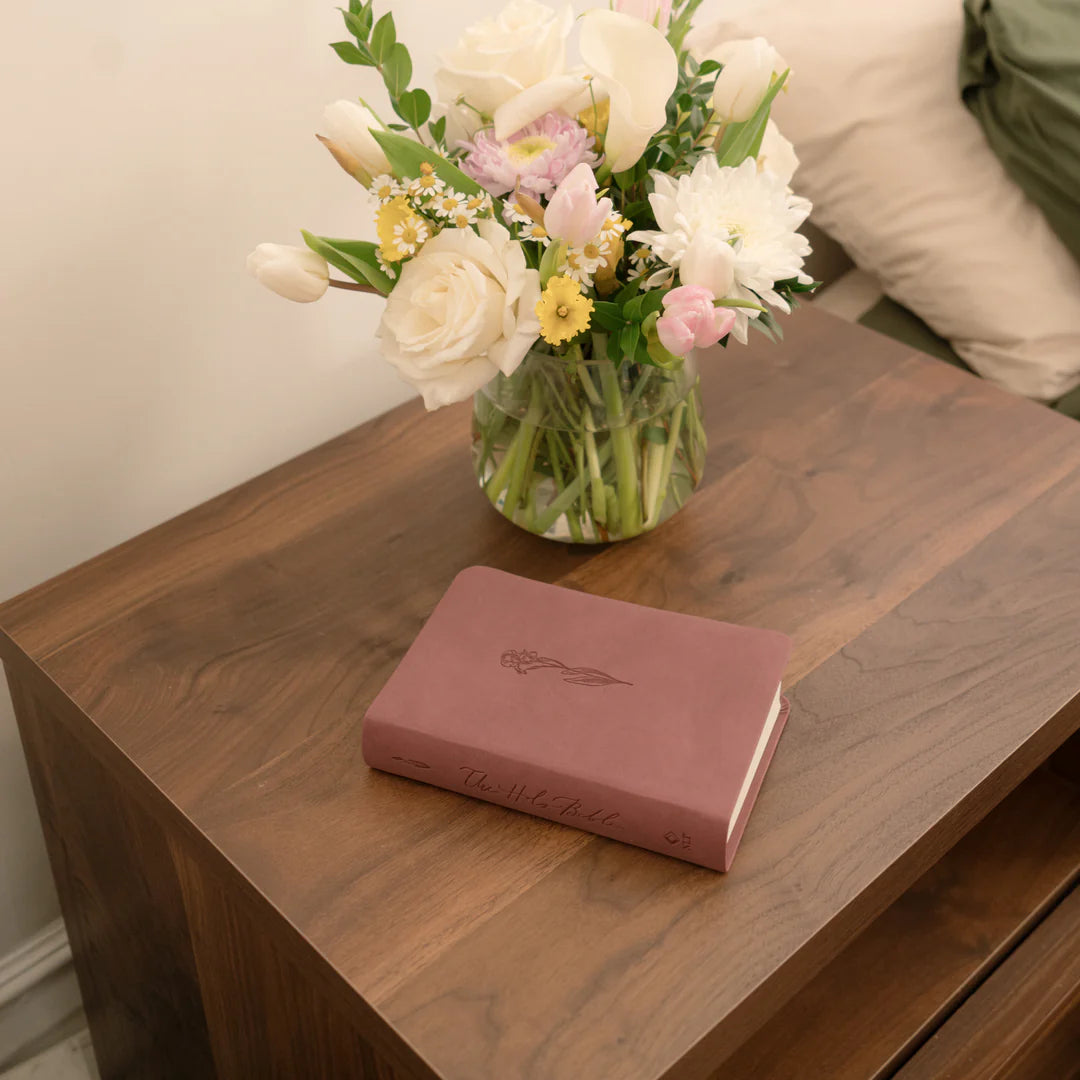 Compact NLT Bible: Helena Theme